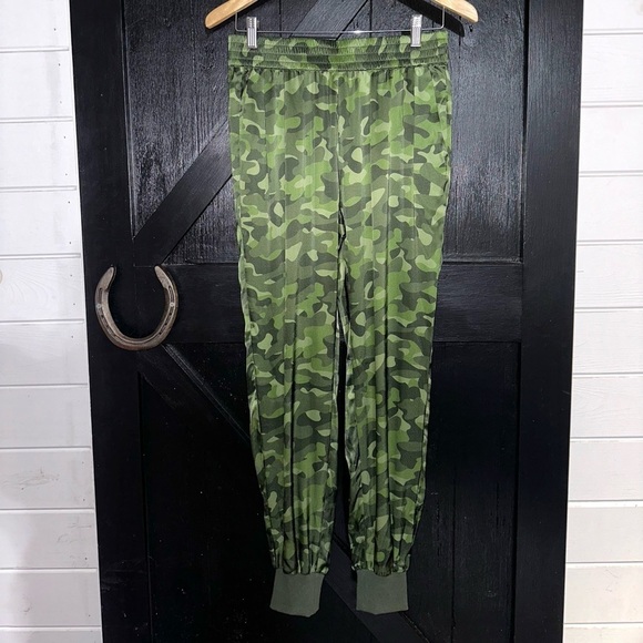 CAMI NYC Revolve The Sadie Pant in Camo Green 100% Silk Pull On Joggers XS - Picture 4 of 12